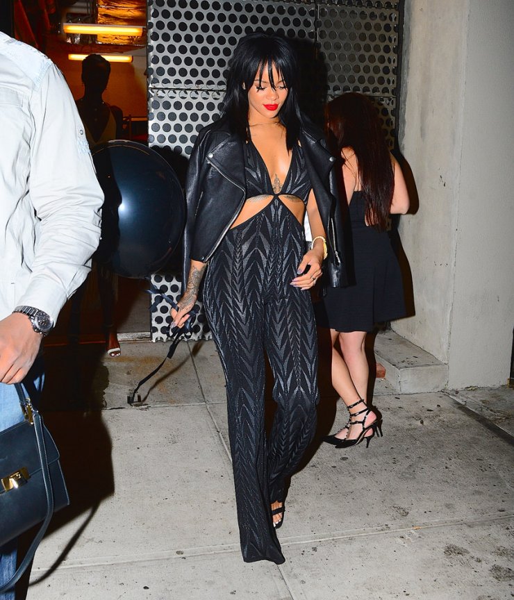 Η Rihanna το έριξε και πάλι έξω [εικόνες]