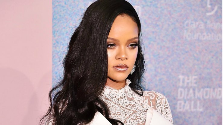 H Rihanna λανσάρει το δικό της luxury fashion brand σε συνεργασία με την LVMH