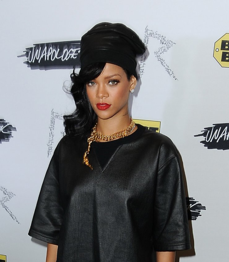 Και η Rihanna σχεδιάστρια ρούχων! 