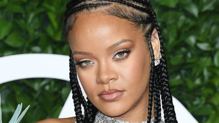 Rihanna: Η καλύτερη εμφάνιση στο κόκκινο χαλί των British Fashion Awards