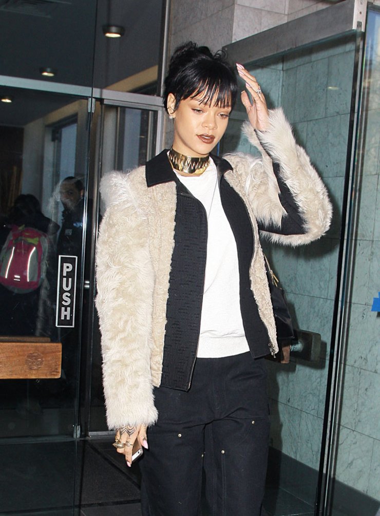 Έτσι πάει η Rihanna στον οδοντίατρο [εικόνες]