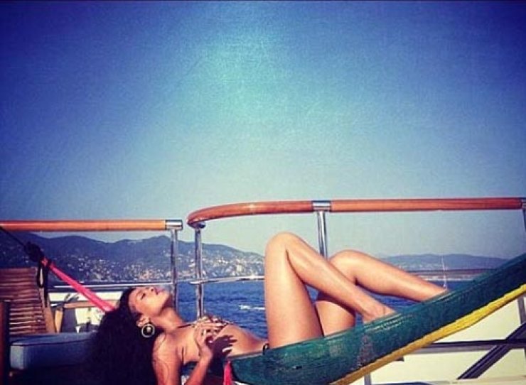 Rihanna: Με νέα hot φωτογραφία αναστατώνει