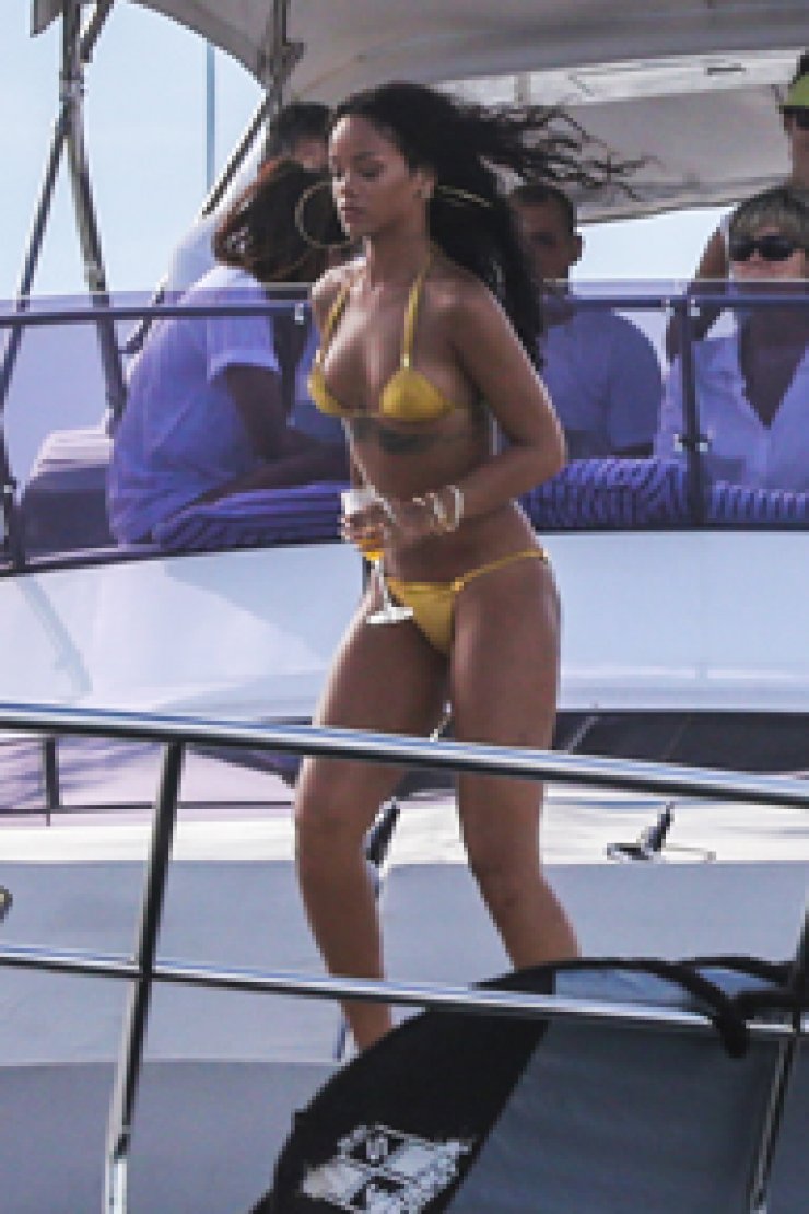 Δείτε τη Rihanna…ακόμη μια φορά με…bikini