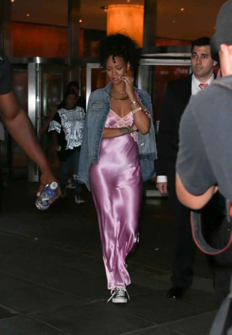 Η θηλυκότητα σε όλο της το μεγαλείο από τη Rihanna [εικόνες]