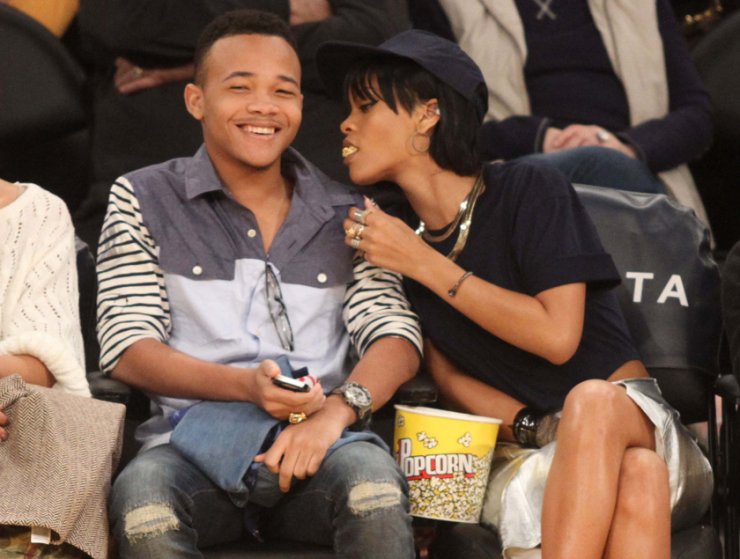 Δείτε τη Rihanna να ‘’φωνάζει ‘’ για την ομάδα της