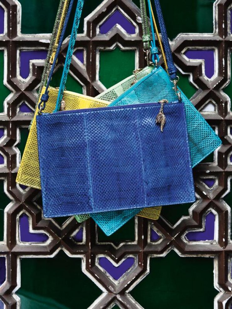 Oι πολύχρωμες τσάντες Roberto Cavalli 