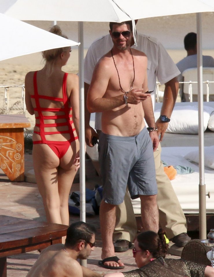 Με νέα σύντροφο διάσημος τραγουδιστής μετά και το χωρισμό του [εικόνες]