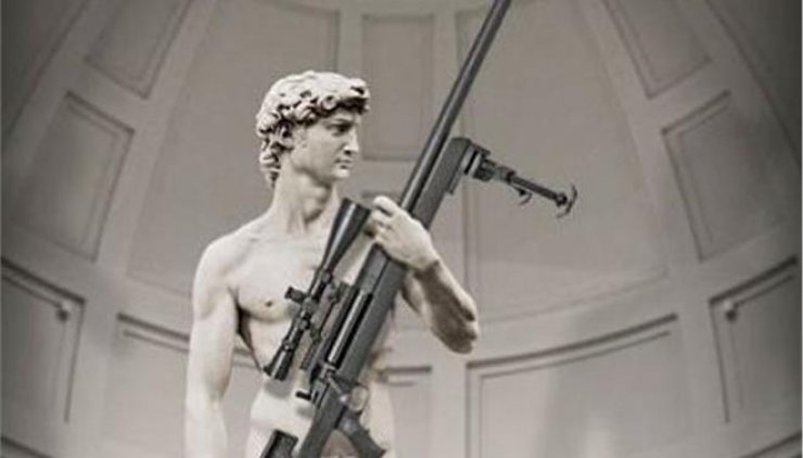 Εξοργίζει τους Ιταλούς διαφήμιση με οπλισμένο τον Δαυίδ του Μιχαήλ Αγγελου