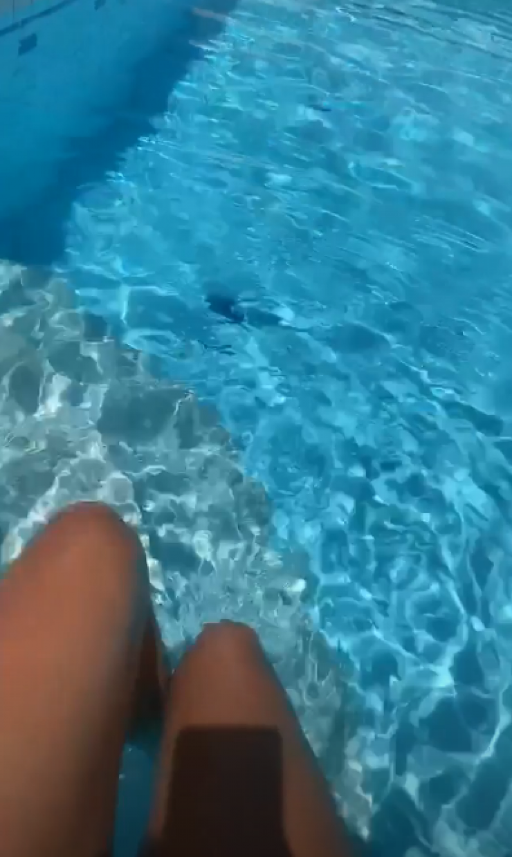 Επώνυμη Κύπρια άρχισε τις βουτιές και μας άφησε άφωνους με το εντυπωσιακό μπούστο της!