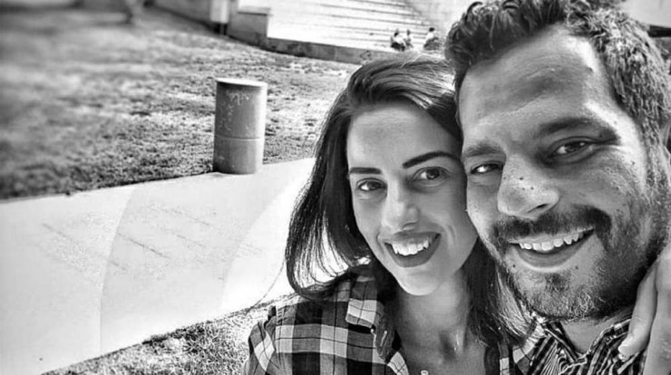 Γιώργος Ρούσσος: Mε ποιο γνωστό τηλεοπτικό πρόσωπο είπε πως μοιάζει η σύζυγός του; [εικόνα]