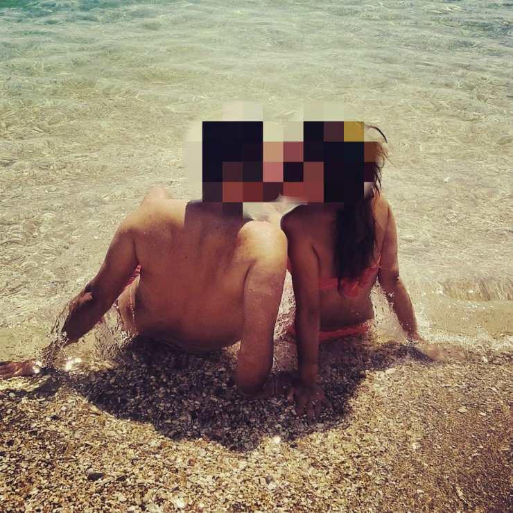 Το παθιασμένο φιλί ζευγαριού της κυπριακής showbiz στην παραλία