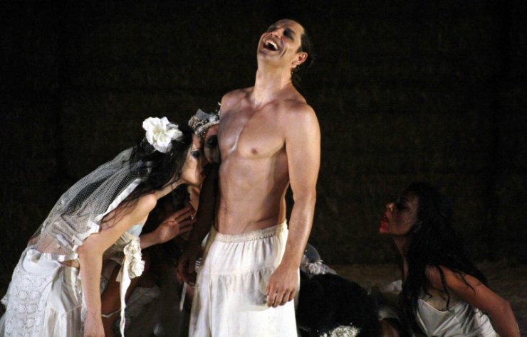 Βρυκόλακες: Η νέα ελληνική ταινία με τον Σάκη Ρουβά σε ρόλο βαμπίρ