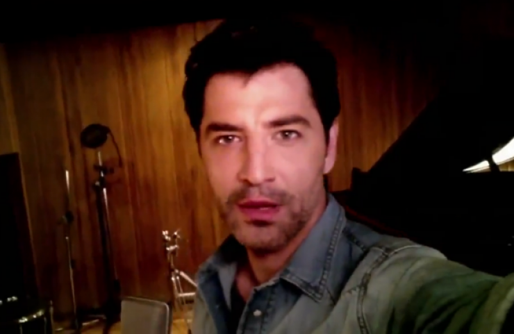 To selfie video του Σάκη Ρουβά που ξεπέρασε τα 11.000 likes στο Facebook!