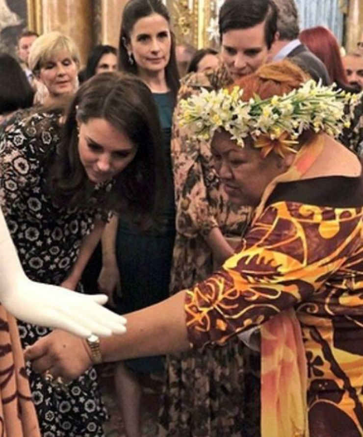 Η Κύπρια που πήγε στο Buckingham και συναντήθηκε με τη Βασίλισσα Ελισάβετ και την Anna Wintour! [εικόνες]