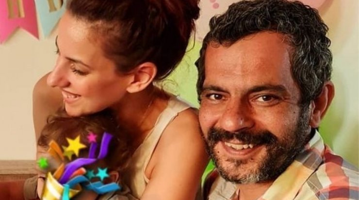 Γιώργος Ρούσσος: Η σύζυγός του τον απαθανάτισε να βοηθάει με τις δουλειές του σπιτιού μαζί με την κόρη τους [εικόνα]