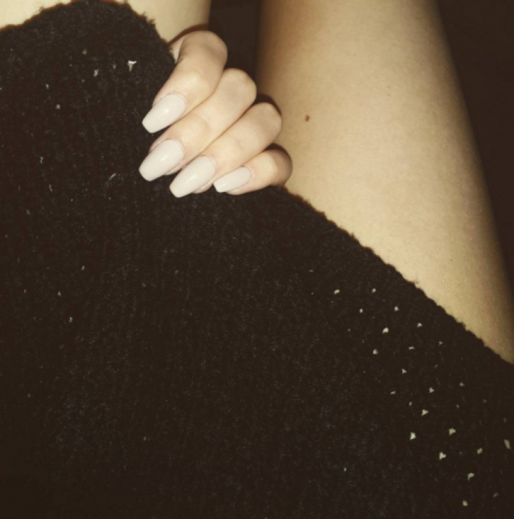 Επώνυμη Κύπρια “κολάζει” το instagram με τα σέξι πόδια της!