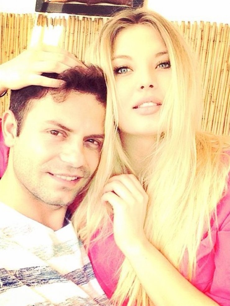 Ροζίτα Κεντάλα – Claydee: Δείτε τους αγκαλιά στο κρεβάτι!