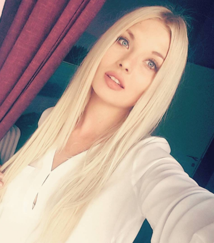 Ροζίτα Κεντάλα: Με σέξι ολόσωμο μαγιό κάνει water sports!