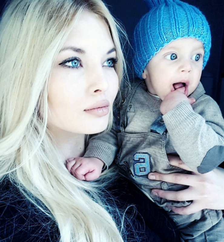 Ροζίτα Κεντάλα: Στην παιδική χαρά με το γιο της!