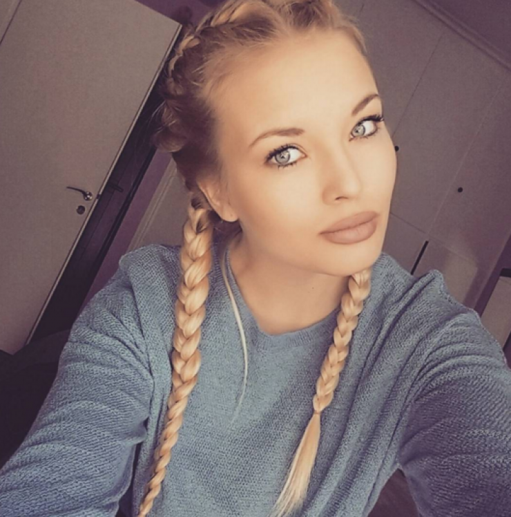 Ροζίτα Κεντάλα: Δείτε την με μαγιό στην παραλία με τον σύντροφο και το γιο της!