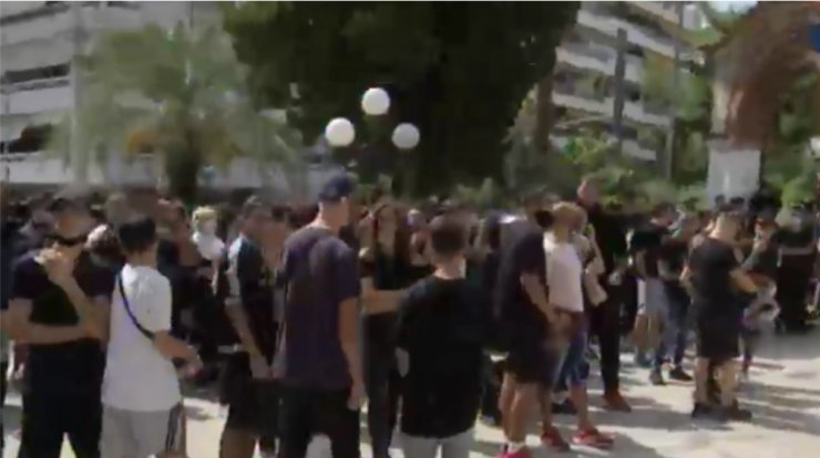  Πλήθος κόσμου μαζεύτηκε για το τελευταίο αντίο στον Mad Clip [βίντεο]