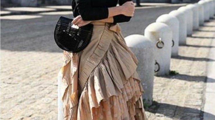 Φούστα με βολάν: Αυτό το design θα σου χαρίσει girly διάθεση.