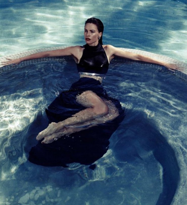 Χίλαρι Σουάνκ: Ολόγυμνη σε ρόλο σέξι γοργόνας [εικόνες]