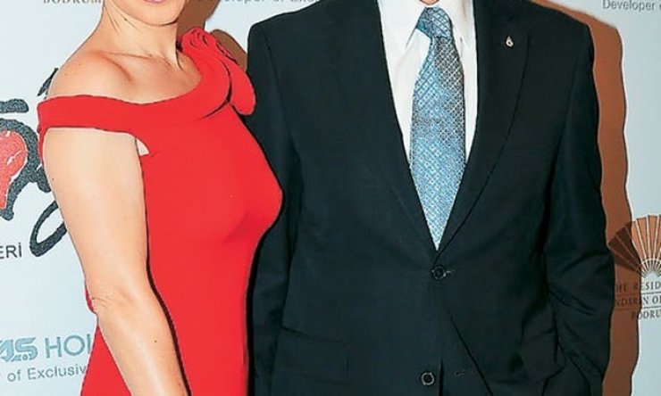 Ελληνίδα δημοσιογράφος: Δε θα πιστεύετε πόσα χρήματα διεκδικεί από τον σύζυγό της για το διαζύγιό τους