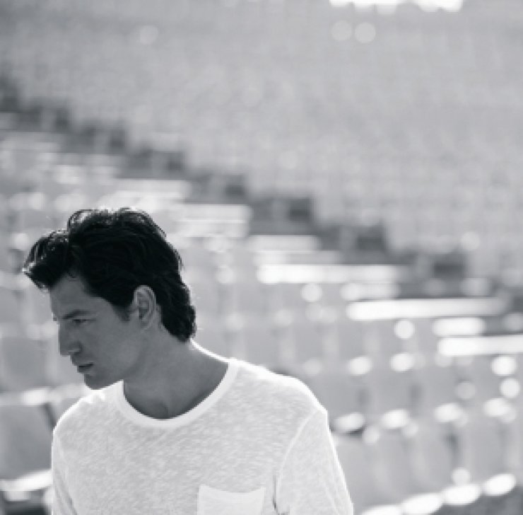 Σάκης Ρουβάς: Τι απαντά σε όσους πιστεύουν πως η επιλογή του να παίξει στο αρχαίο θέατρο ήταν τολμηρή!