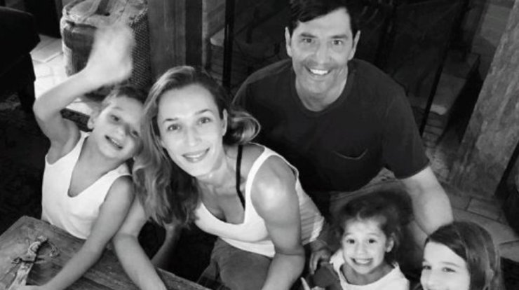 Ρουβάς - Ζυγούλη: Η οικογενειακή βραδινή βόλτα τους στο κέντρο της Αθήνας που λατρέψαμε [εικόνες]