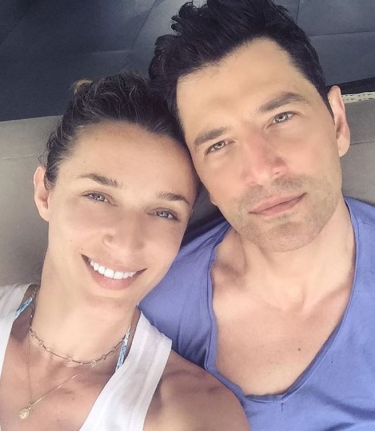 Πόσο προστατευτικός! Δείτε τι έκανε ο Σάκης Ρουβάς στην Κάτια Ζυγούλη και “έλιωσε” τις θαυμάστριές του! [βίντεο]