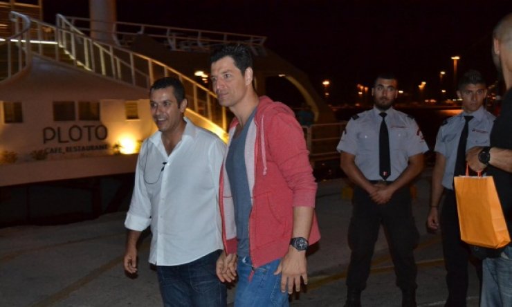 Σάκης Ρουβάς: Σε κρητικό γλέντι χορεύει πεντοζάλι! [εικόνες + βίντεο]