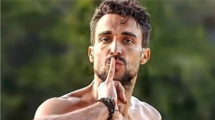 Σάκης Κατσούλης: Το πρώτο μήνυμα και το νέο look λίγες ώρες μετά τον τελικό [βίντεο]