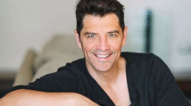 Σάκης Ρουβάς: Αποκάλυψε τι κάνει αυτές τις ημέρες στο σπίτι και μας ενθουσίασε! [βίντεο]