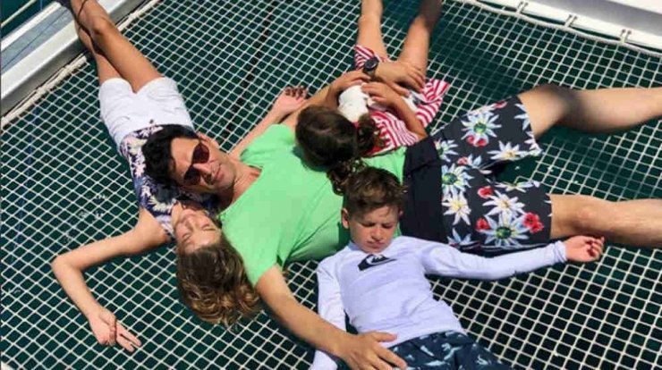 Σάκης Ρουβάς: Δείτε τα παιδιά του να μιλούν γι