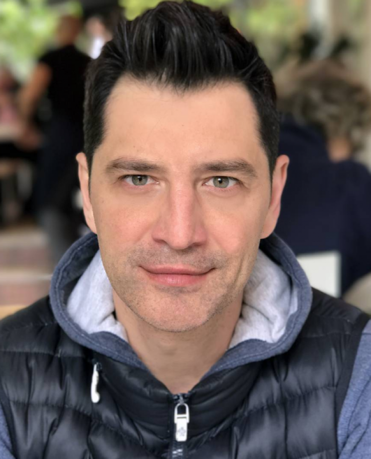 Ο Σάκης Ρουβάς φωτογραφίζεται με τα τέσσερα παιδιά του και "ρίχνει" το instagram!