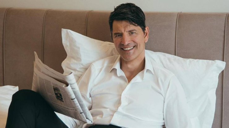 Σάκης Ρουβάς: Στιγμές με τα παιδιά του στην κουζίνα του σπιτιού του [εικόνα]