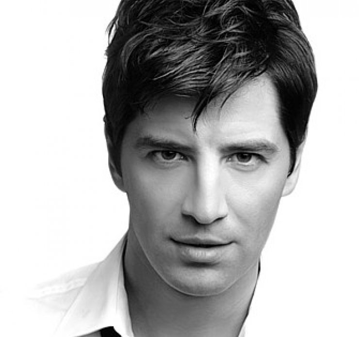 Δείτε τον Σάκη Ρουβά να “λιώνει” στο γυμναστήριο!