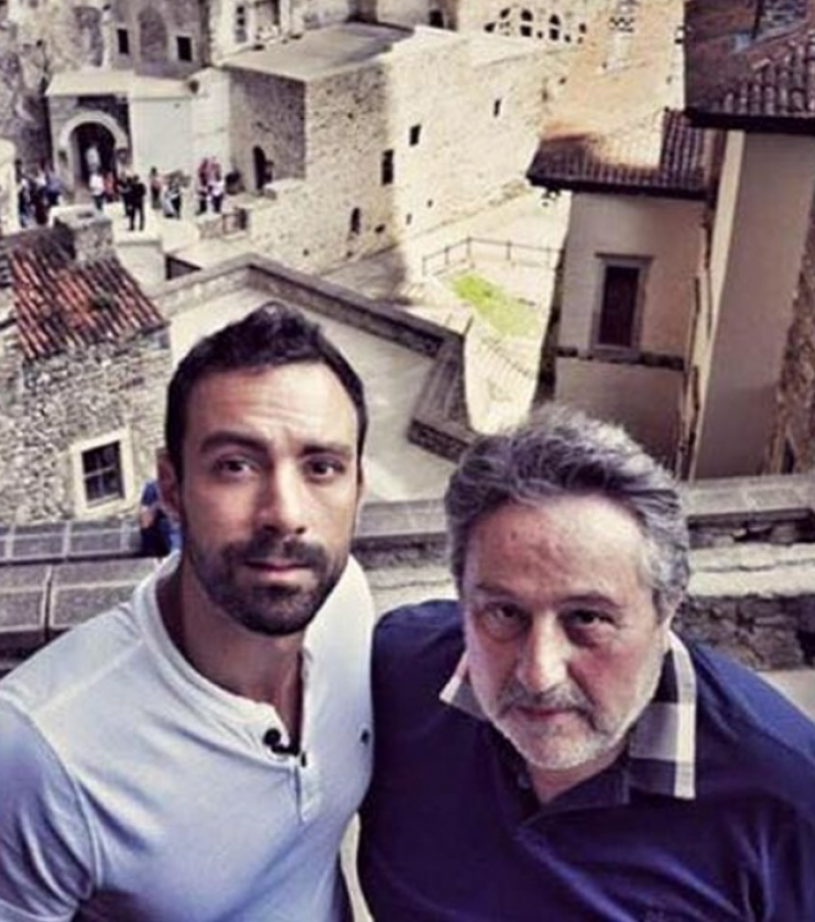 Η αποκάλυψη που έκανε ο πατέρας του Τανιμανίδη για τον γάμο του γιου του με την Μπόμπα! [βίντεο]