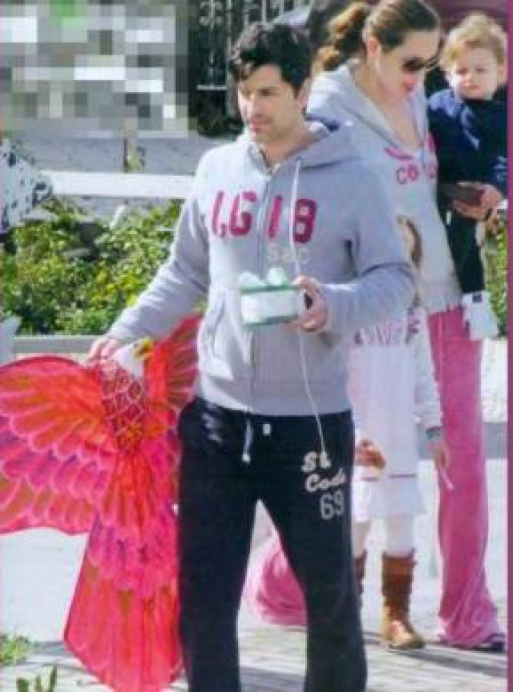 Ο Σάκης πέταξε χαρταετό… λίγο πριν το Πάσχα!