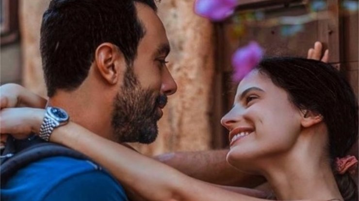 Τα χαριτωμένα πειράγματα του Σάκη Τανιμανίδη στη φουσκωμένη κοιλίτσα της Χριστίνας Μπόμπα [βίντεο]