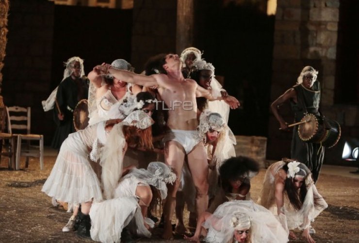 Σάκης Ρουβάς: Μάγεψε στις "Βάκχες"! 