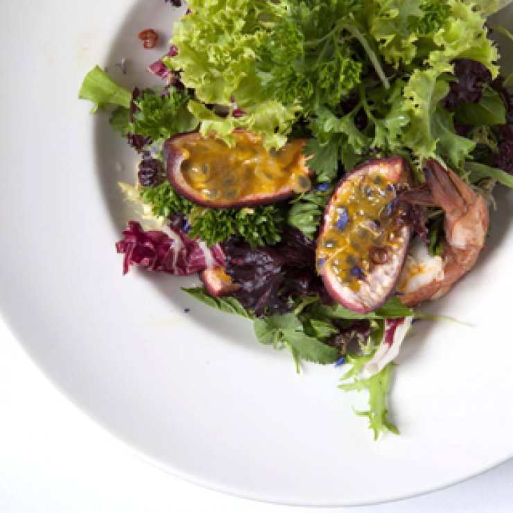 Σαλάτα με σολομό