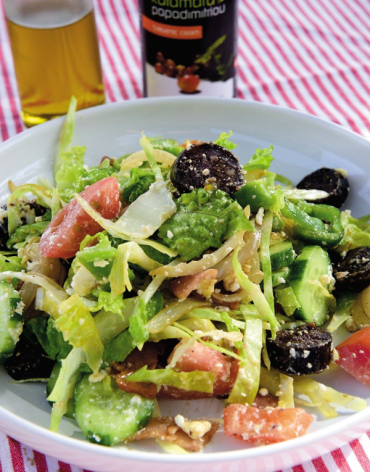 Σαλάτα με αλλαντικά και κρεμμυδάκια στο τηγάνι