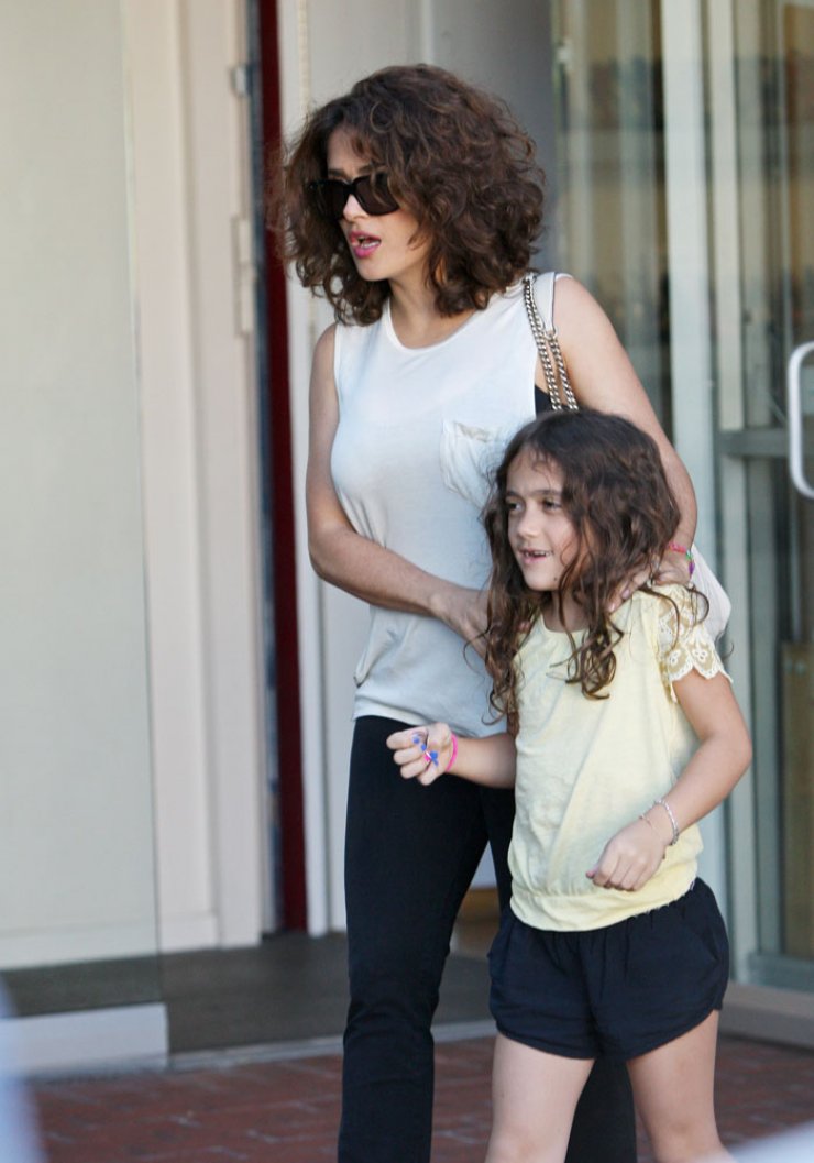 Salma Hayek: Για ψώνια μαζί με την κορούλα της [εικόνες]