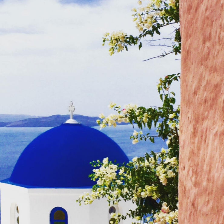 Ποια επώνυμη Κύπρια απολαμβάνει αυτή τη θέα;