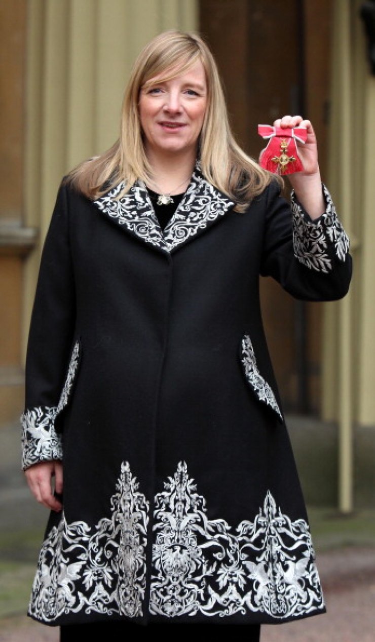  H σχεδιάστρια του πριγκηπικού νυφικού βραβεύτηκε