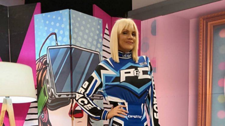 Αυτό κι αν δεν το περιμέναμε! Η Σάσα Σταμάτη με μαύρα μαλλιά! [εικόνες]