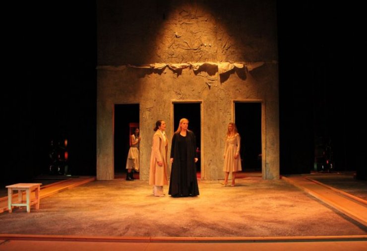 To Σατιρικό ανεβάζει "Φλαντρώ" του Παντελή Χορν