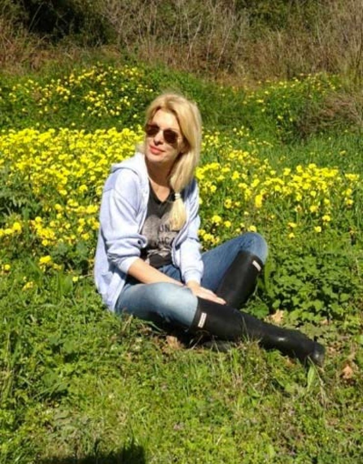 Ελένη Μενεγάκη: Ανοιξιάτικη απόδραση στην Άνδρο